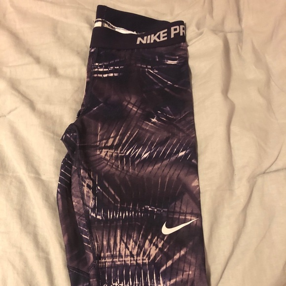 Purple printed nike pro leggings - Picture 2 of 3